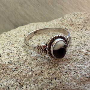 ❤️ White Buffalo Turquoise Oval Ring Size 8 Navajo Style Southwestern Sterling